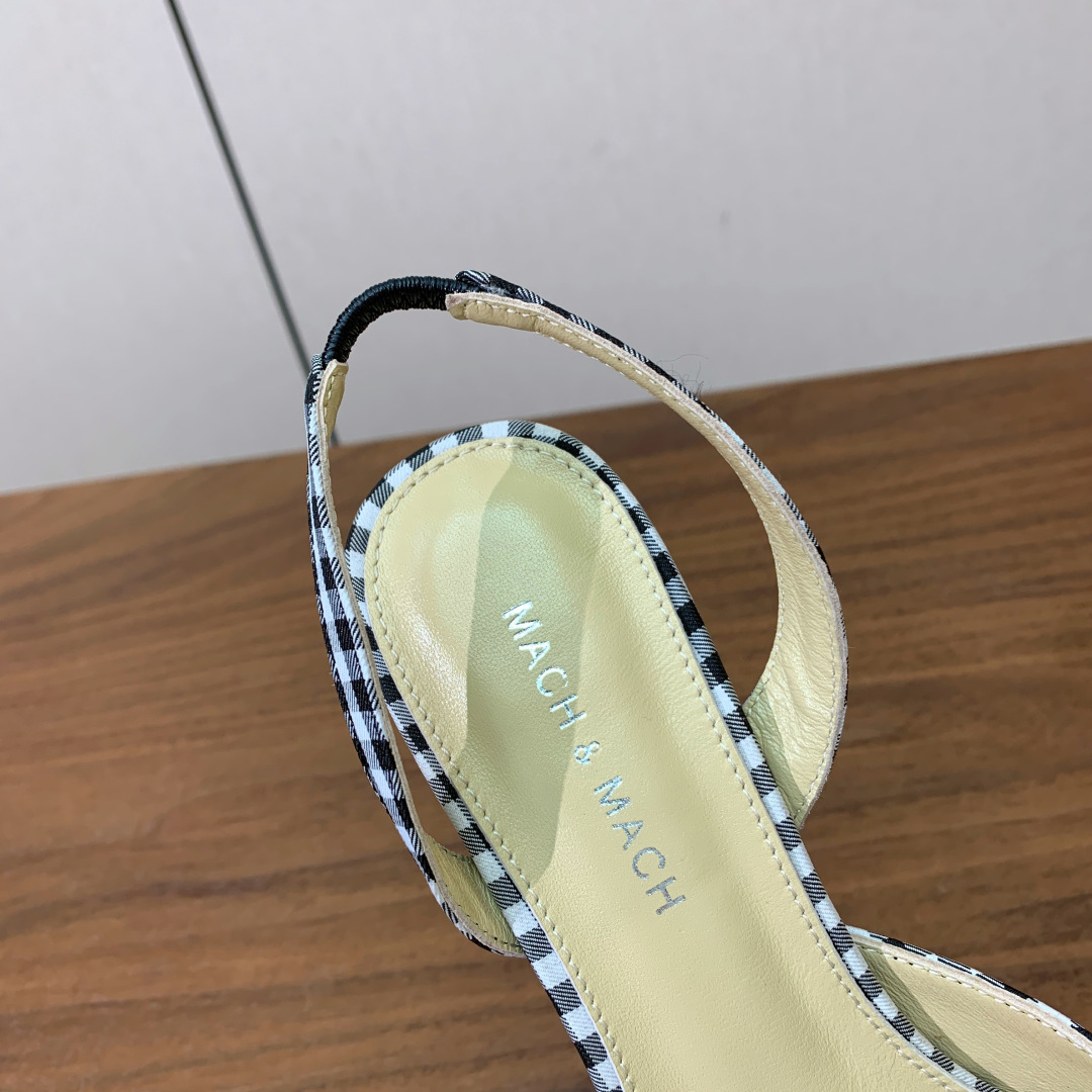 【Mach＆Mach】钻扣蝴蝶结后空凉鞋。简约时尚。鞋面定制布料，羊皮内里及垫脚。真皮大底。跟高6.5c