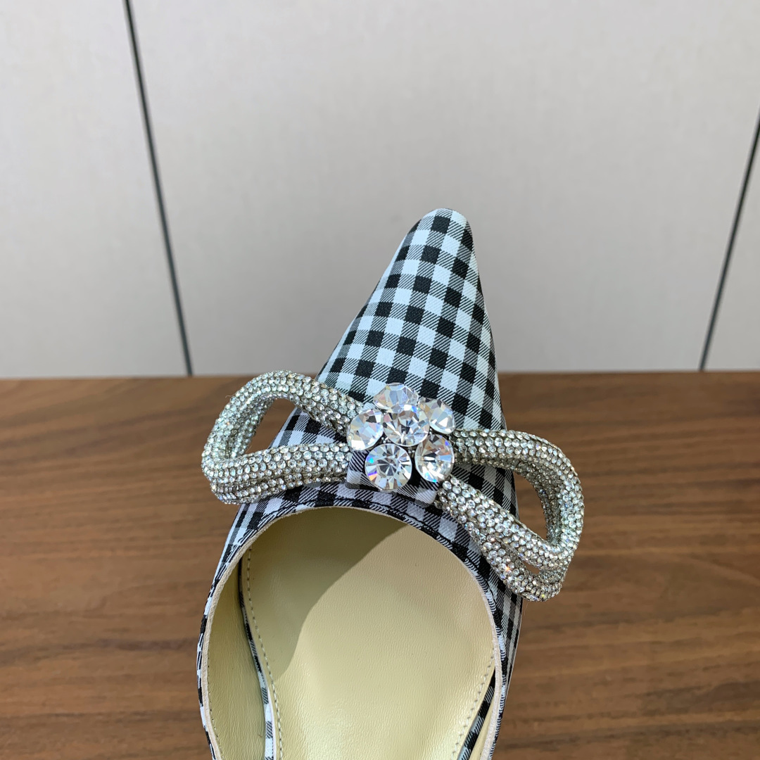 【Mach＆Mach】钻扣蝴蝶结后空凉鞋。简约时尚。鞋面定制布料，羊皮内里及垫脚。真皮大底。跟高6.5c