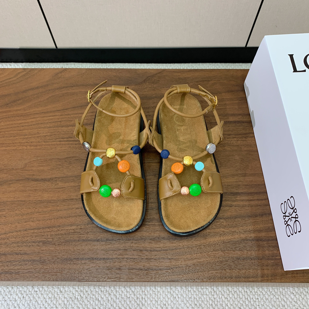 【LOEW*】沙滩凉鞋。日常随意搭配都非常奈斯。面料原版定制小牛皮，牛反绒包中底（非市面上超纤）原版大底