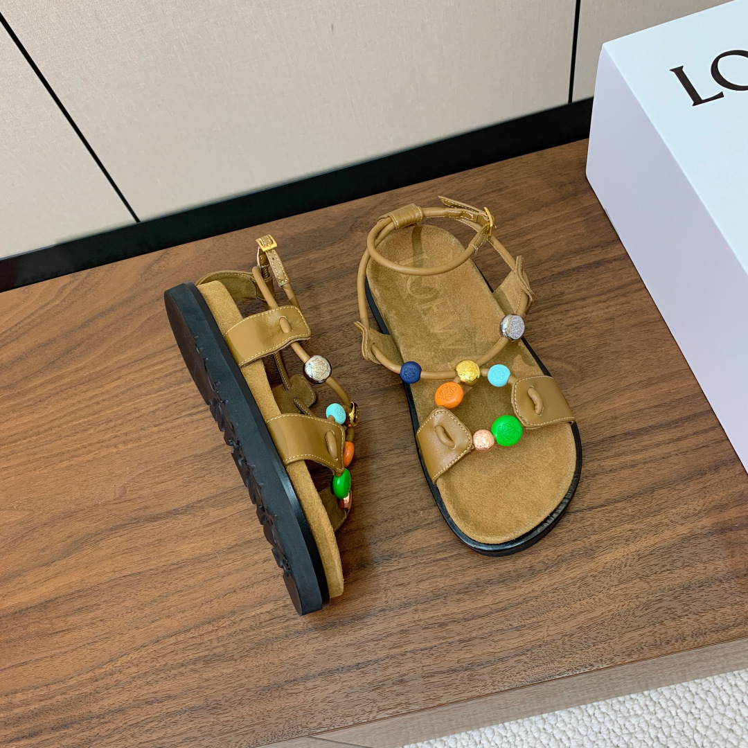 【LOEW*】沙滩凉鞋。日常随意搭配都非常奈斯。面料原版定制小牛皮，牛反绒包中底（非市面上超纤）原版大底