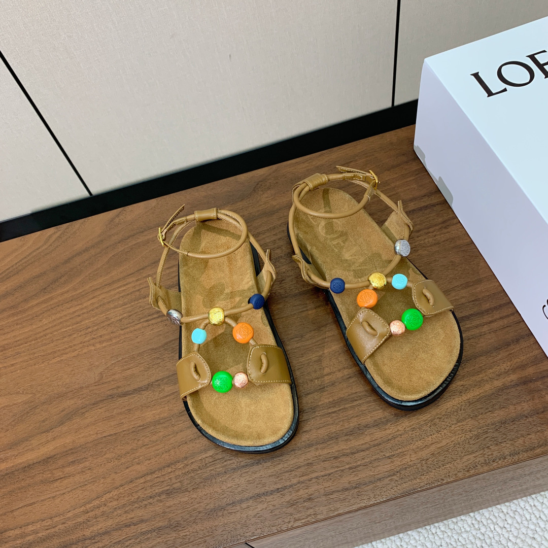 【LOEW*】沙滩凉鞋。日常随意搭配都非常奈斯。面料原版定制小牛皮，牛反绒包中底（非市面上超纤）原版大底