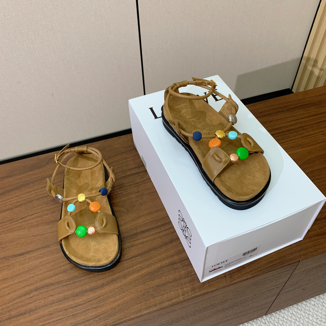 【LOEW*】沙滩凉鞋。日常随意搭配都非常奈斯。面料原版定制小牛皮，牛反绒包中底（非市面上超纤）原版大底