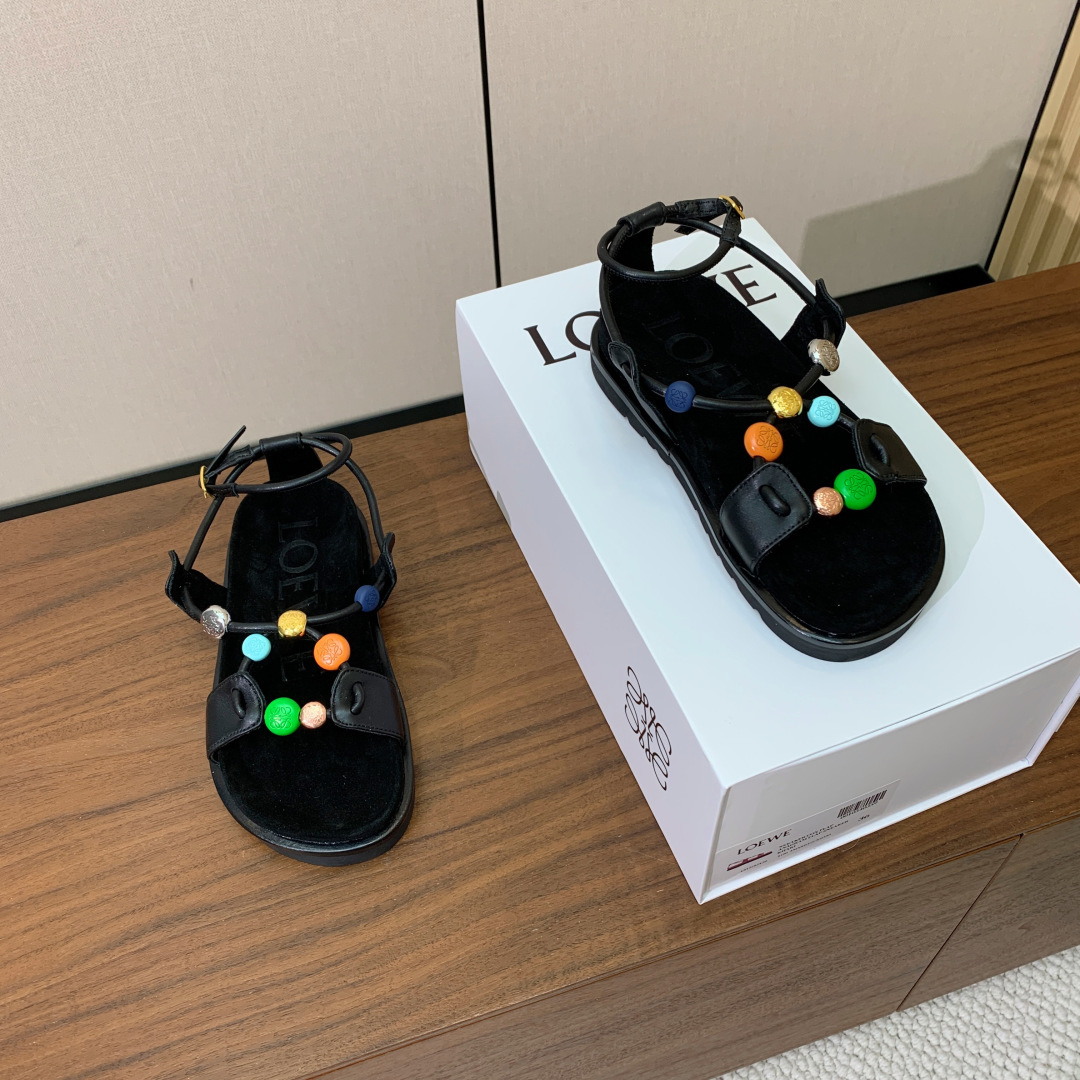 【LOEW*】沙滩凉鞋。日常随意搭配都非常奈斯。面料原版定制小牛皮，牛反绒包中底（非市面上超纤）原版大底
