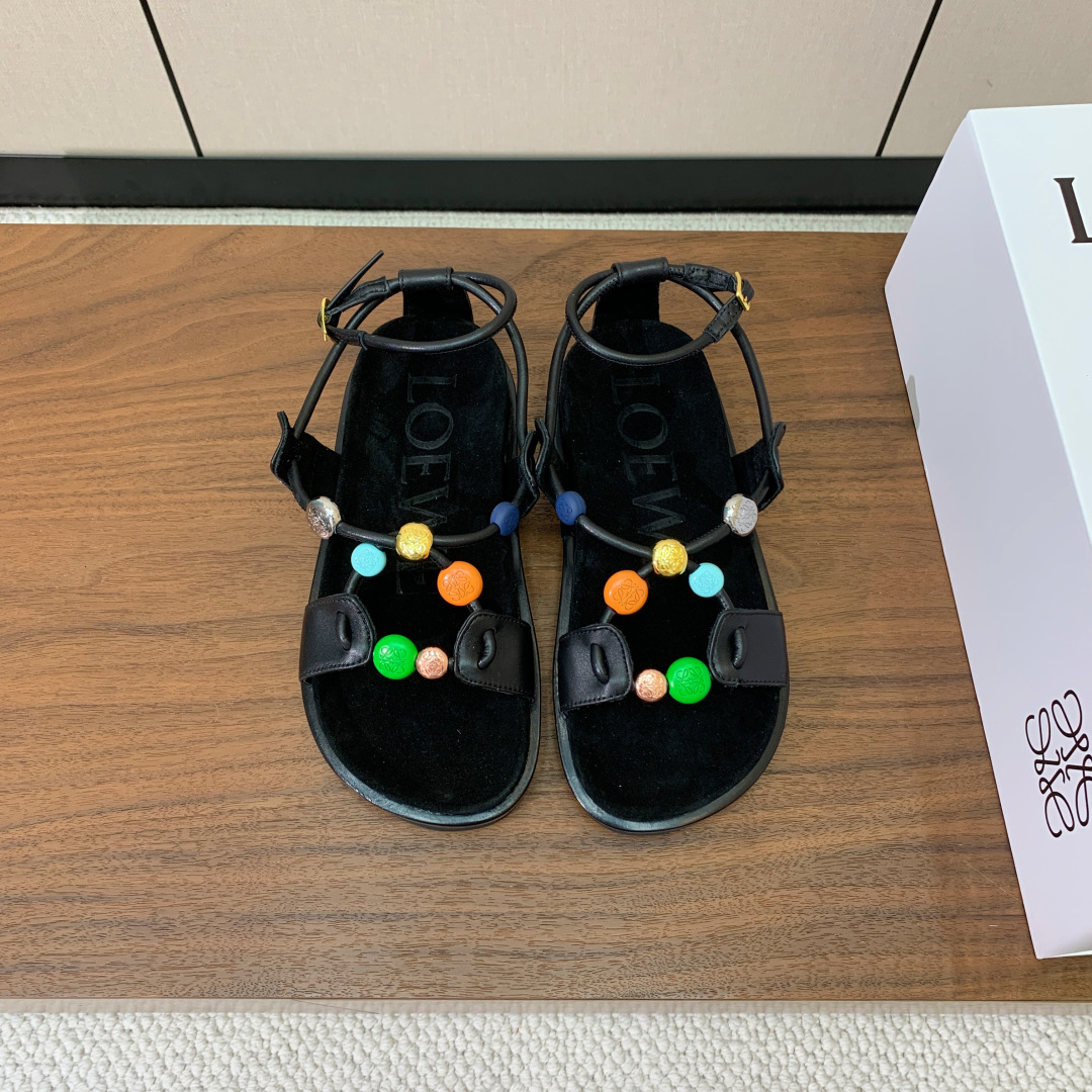 【LOEW*】沙滩凉鞋。日常随意搭配都非常奈斯。面料原版定制小牛皮，牛反绒包中底（非市面上超纤）原版大底
