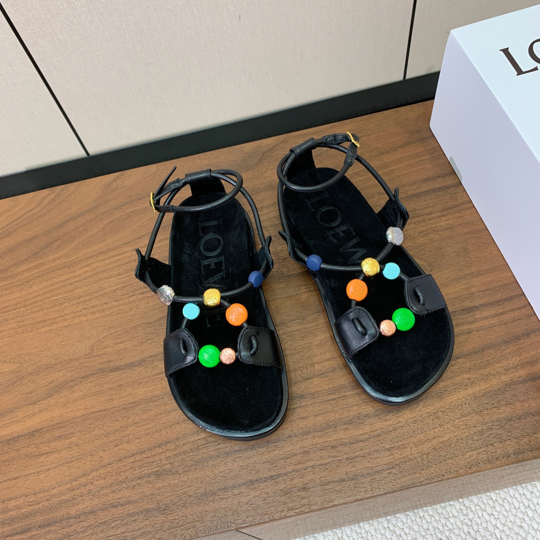 【LOEW*】沙滩凉鞋。日常随意搭配都非常奈斯。面料原版定制小牛皮，牛反绒包中底（非市面上超纤）原版大底