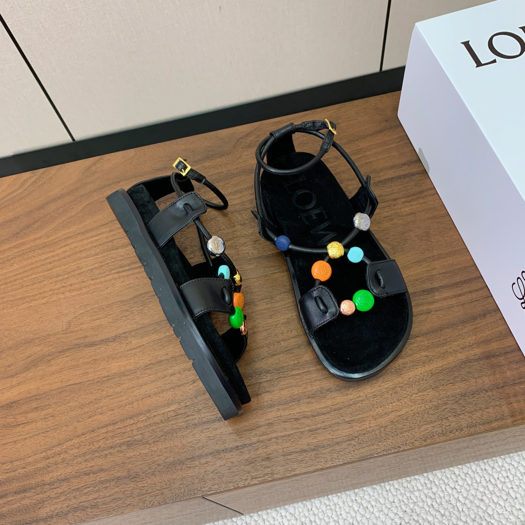 【LOEW*】沙滩凉鞋。日常随意搭配都非常奈斯。面料原版定制小牛皮，牛反绒包中底（非市面上超纤）原版大底