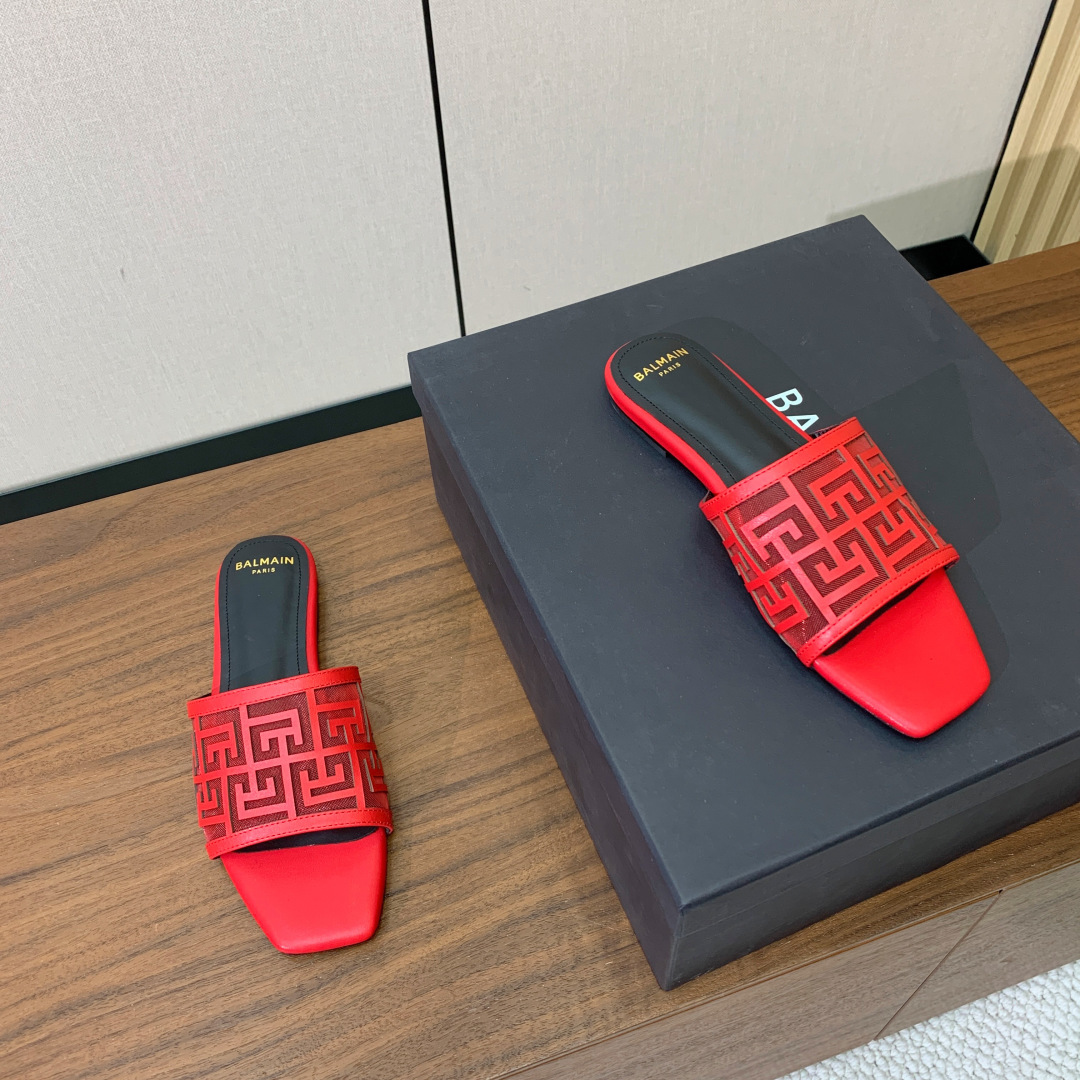 【Bal*ain】平底拖鞋。愈发別致出众，无敌气场、无敌好看。鞋面定制牛皮，原版开模饰扣。牛皮垫脚。意大
