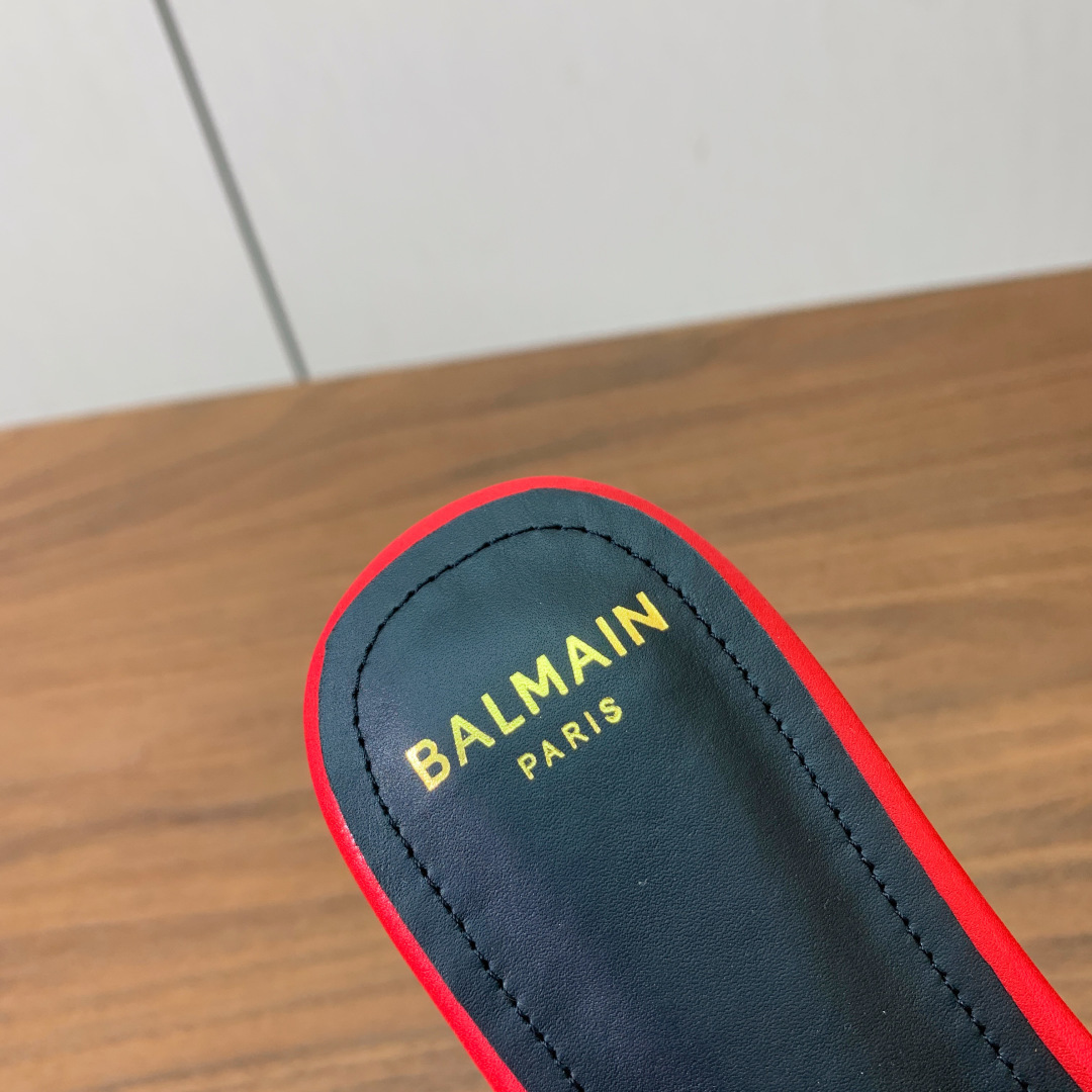 【Bal*ain】平底拖鞋。愈发別致出众，无敌气场、无敌好看。鞋面定制牛皮，原版开模饰扣。牛皮垫脚。意大