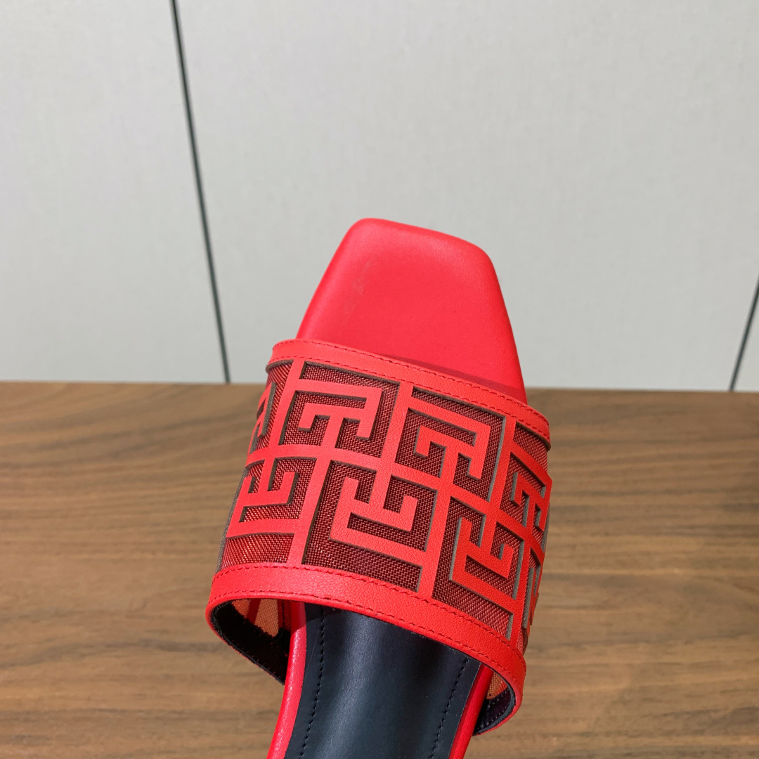 【Bal*ain】平底拖鞋。愈发別致出众，无敌气场、无敌好看。鞋面定制牛皮，原版开模饰扣。牛皮垫脚。意大