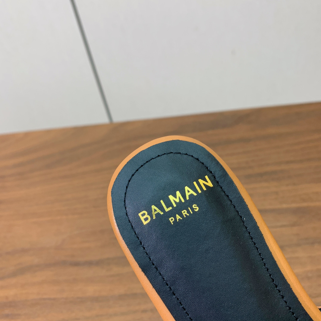 【Bal*ain】平底拖鞋。愈发別致出众，无敌气场、无敌好看。鞋面定制牛皮，原版开模饰扣。牛皮垫脚。意大