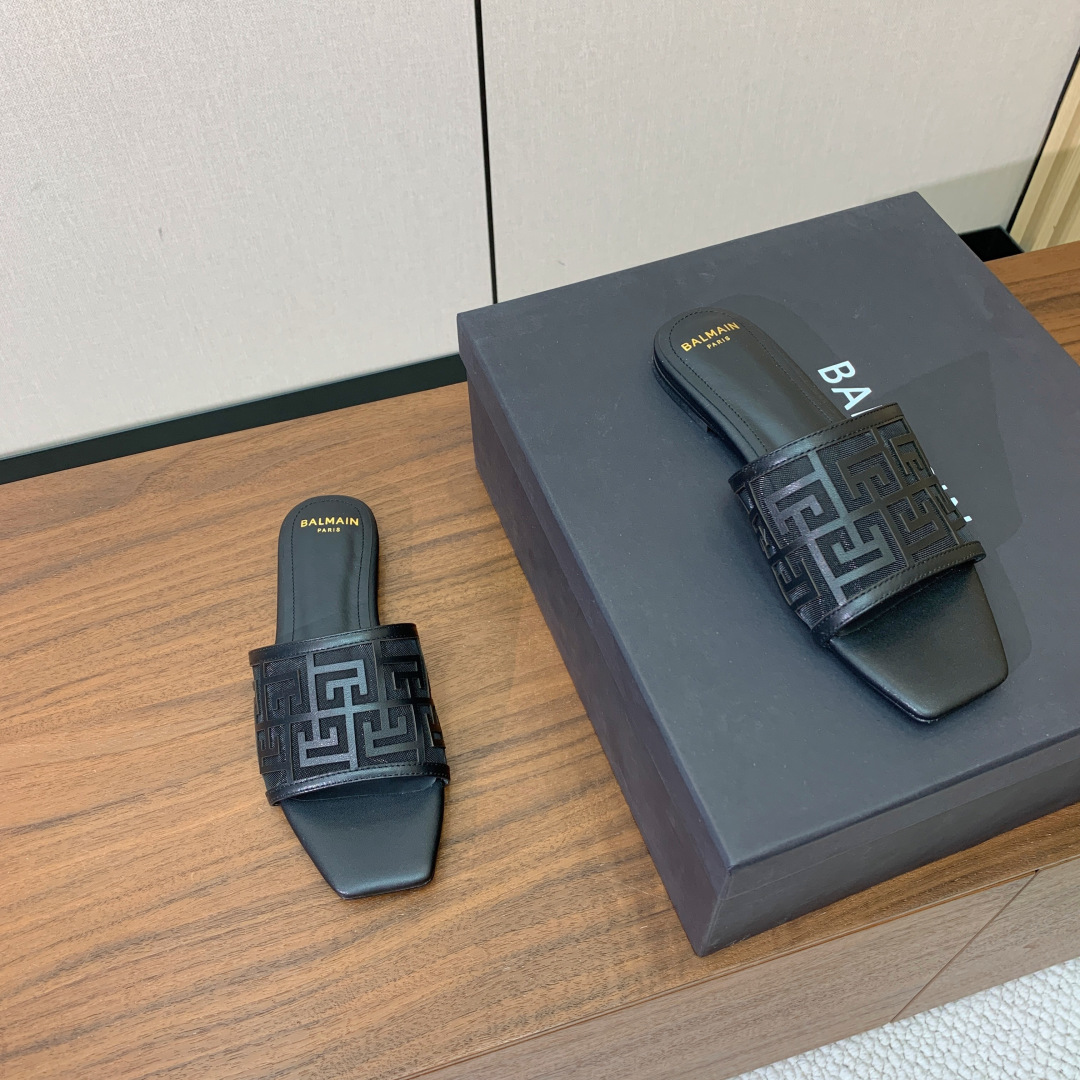 【Bal*ain】平底拖鞋。愈发別致出众，无敌气场、无敌好看。鞋面定制牛皮，原版开模饰扣。牛皮垫脚。意大