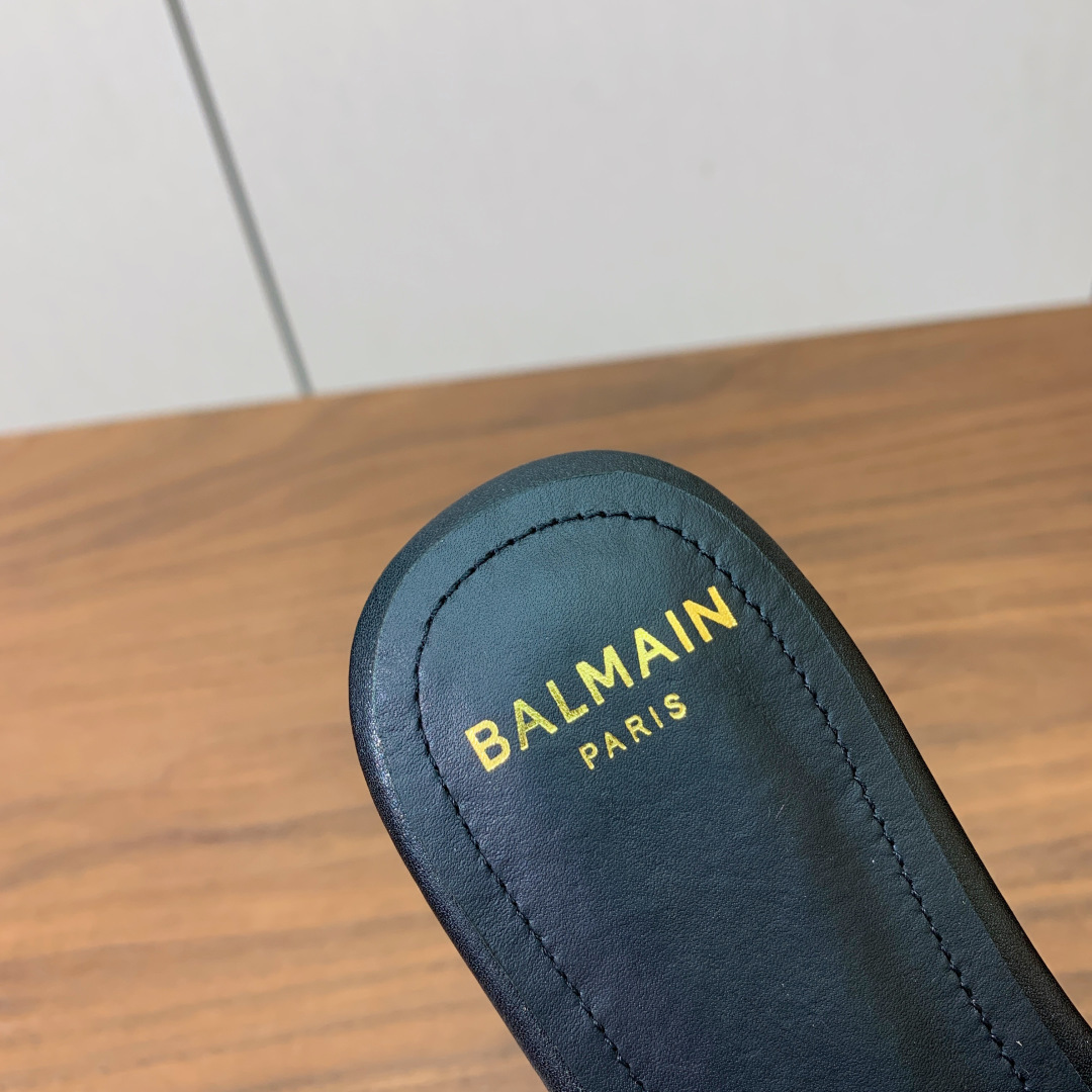 【Bal*ain】平底拖鞋。愈发別致出众，无敌气场、无敌好看。鞋面定制牛皮，原版开模饰扣。牛皮垫脚。意大