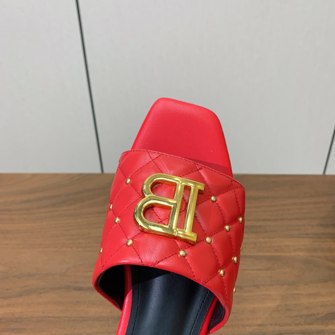 【Bal*ain】B字扣菱格平底拖鞋。愈发別致出众，无敌气场、无敌好看。鞋面定制牛皮，原版开模饰扣。牛皮