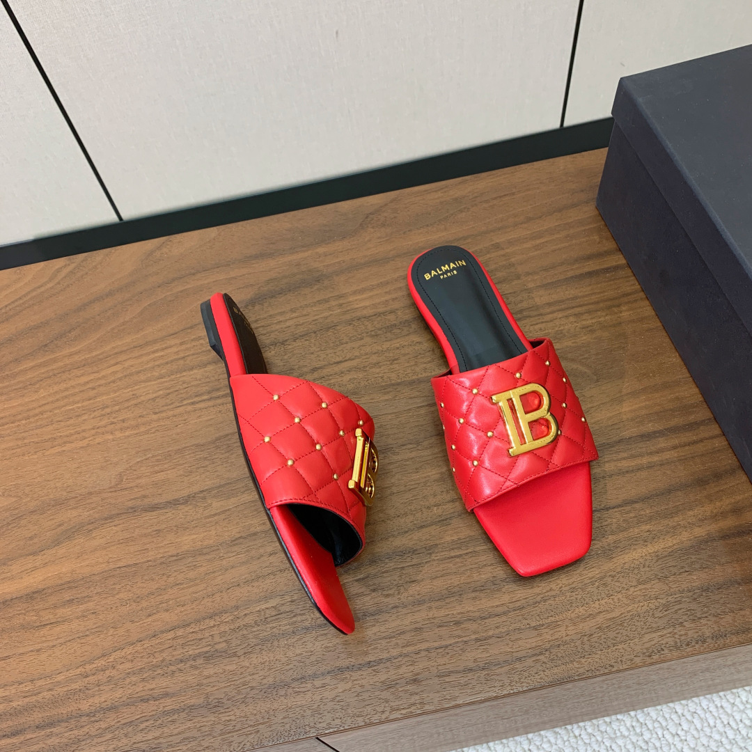 【Bal*ain】B字扣菱格平底拖鞋。愈发別致出众，无敌气场、无敌好看。鞋面定制牛皮，原版开模饰扣。牛皮
