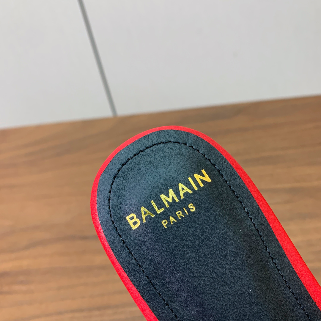 【Bal*ain】B字扣菱格平底拖鞋。愈发別致出众，无敌气场、无敌好看。鞋面定制牛皮，原版开模饰扣。牛皮