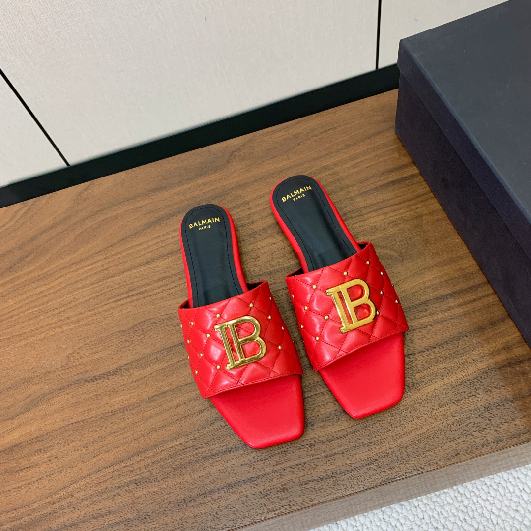 【Bal*ain】B字扣菱格平底拖鞋。愈发別致出众，无敌气场、无敌好看。鞋面定制牛皮，原版开模饰扣。牛皮