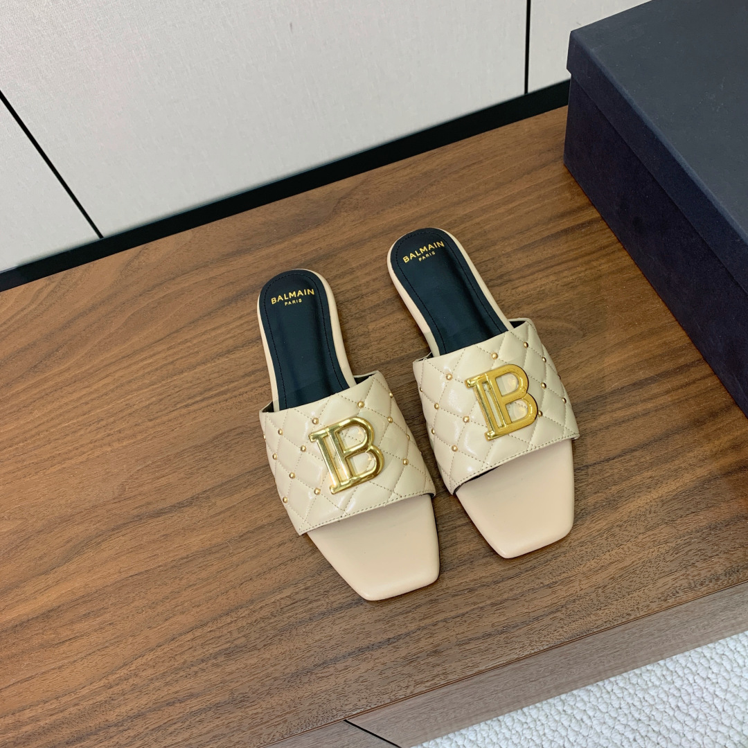 【Bal*ain】B字扣菱格平底拖鞋。愈发別致出众，无敌气场、无敌好看。鞋面定制牛皮，原版开模饰扣。牛皮