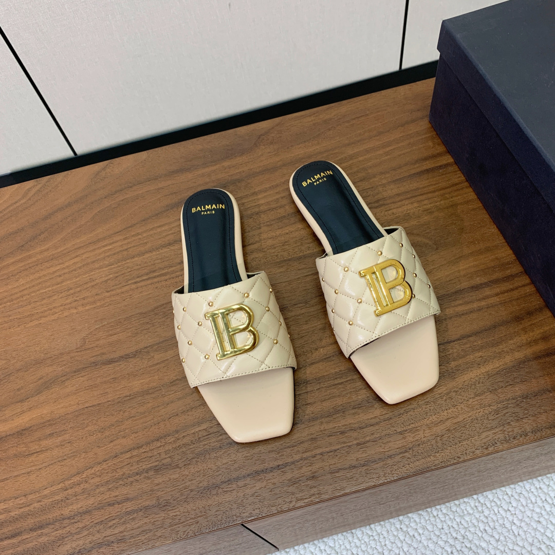 【Bal*ain】B字扣菱格平底拖鞋。愈发別致出众，无敌气场、无敌好看。鞋面定制牛皮，原版开模饰扣。牛皮