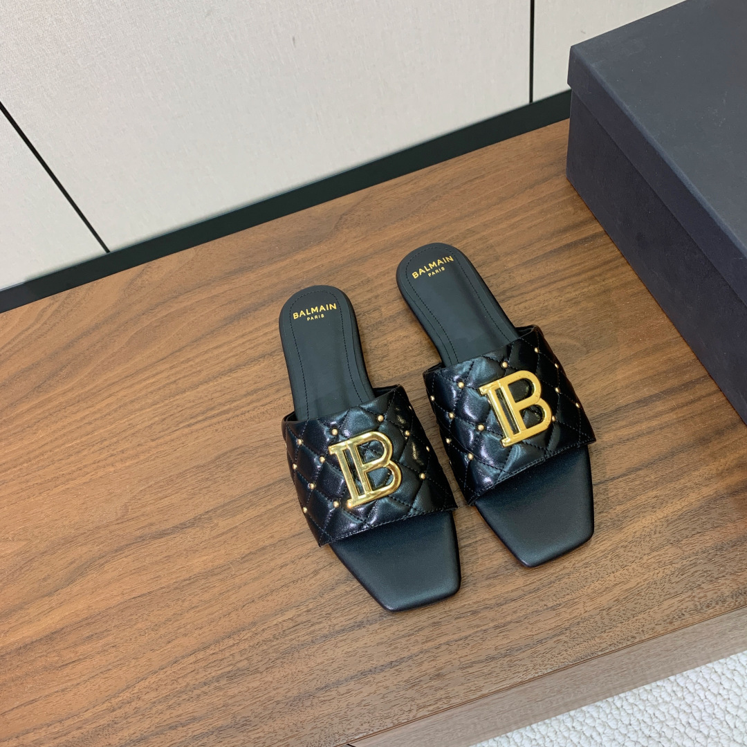 【Bal*ain】B字扣菱格平底拖鞋。愈发別致出众，无敌气场、无敌好看。鞋面定制牛皮，原版开模饰扣。牛皮
