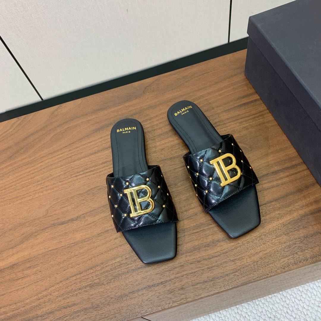 【Bal*ain】B字扣菱格平底拖鞋。愈发別致出众，无敌气场、无敌好看。鞋面定制牛皮，原版开模饰扣。牛皮