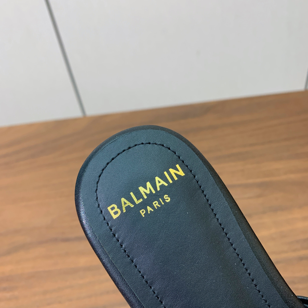 【Bal*ain】B字扣菱格平底拖鞋。愈发別致出众，无敌气场、无敌好看。鞋面定制牛皮，原版开模饰扣。牛皮