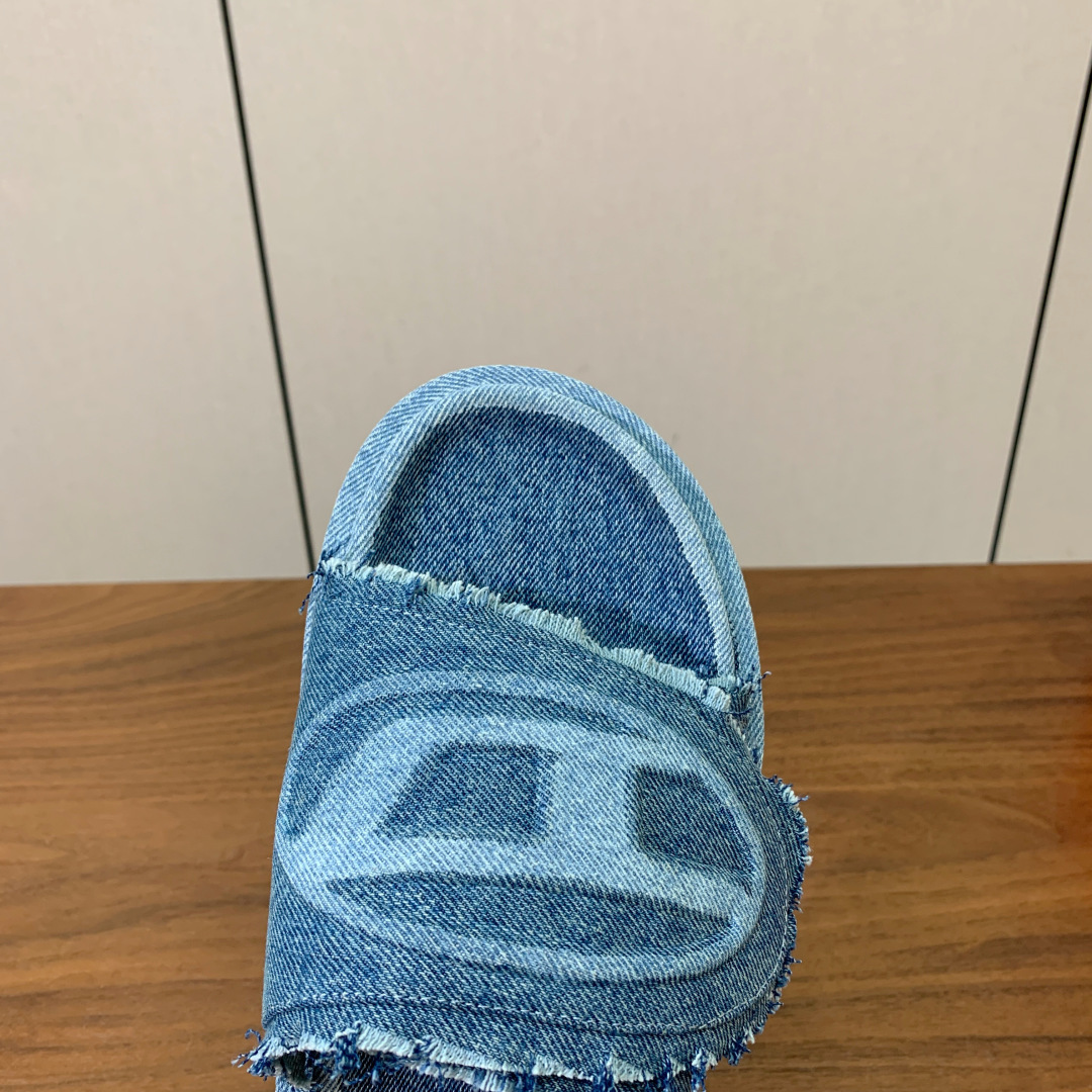【Diesel】牛仔布拖鞋。一整个狂拽酷炫住了！鞋面牛仔布，定制大底。码数：35-40（40定制不退换）