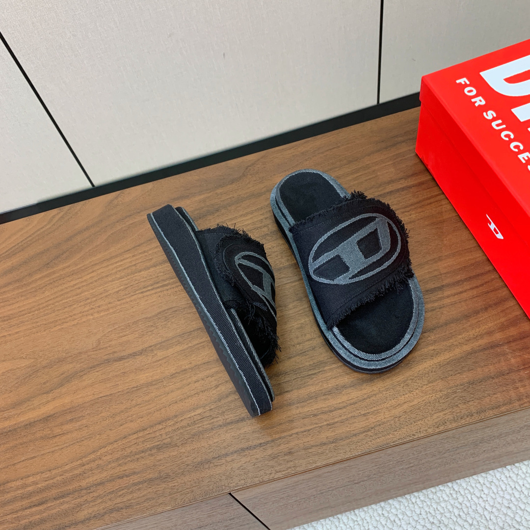 【Diesel】牛仔布拖鞋。一整个狂拽酷炫住了！鞋面牛仔布，定制大底。码数：35-40（40定制不退换）