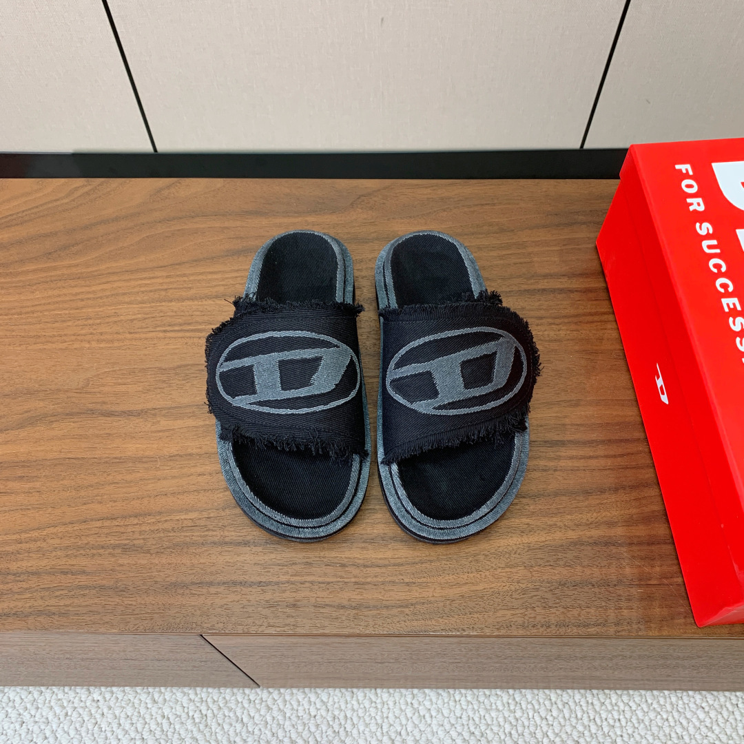 【Diesel】牛仔布拖鞋。一整个狂拽酷炫住了！鞋面牛仔布，定制大底。码数：35-40（40定制不退换）