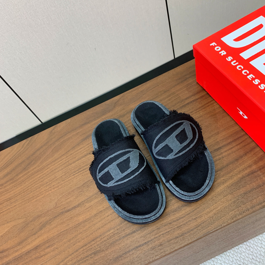 【Diesel】牛仔布拖鞋。一整个狂拽酷炫住了！鞋面牛仔布，定制大底。码数：35-40（40定制不退换）