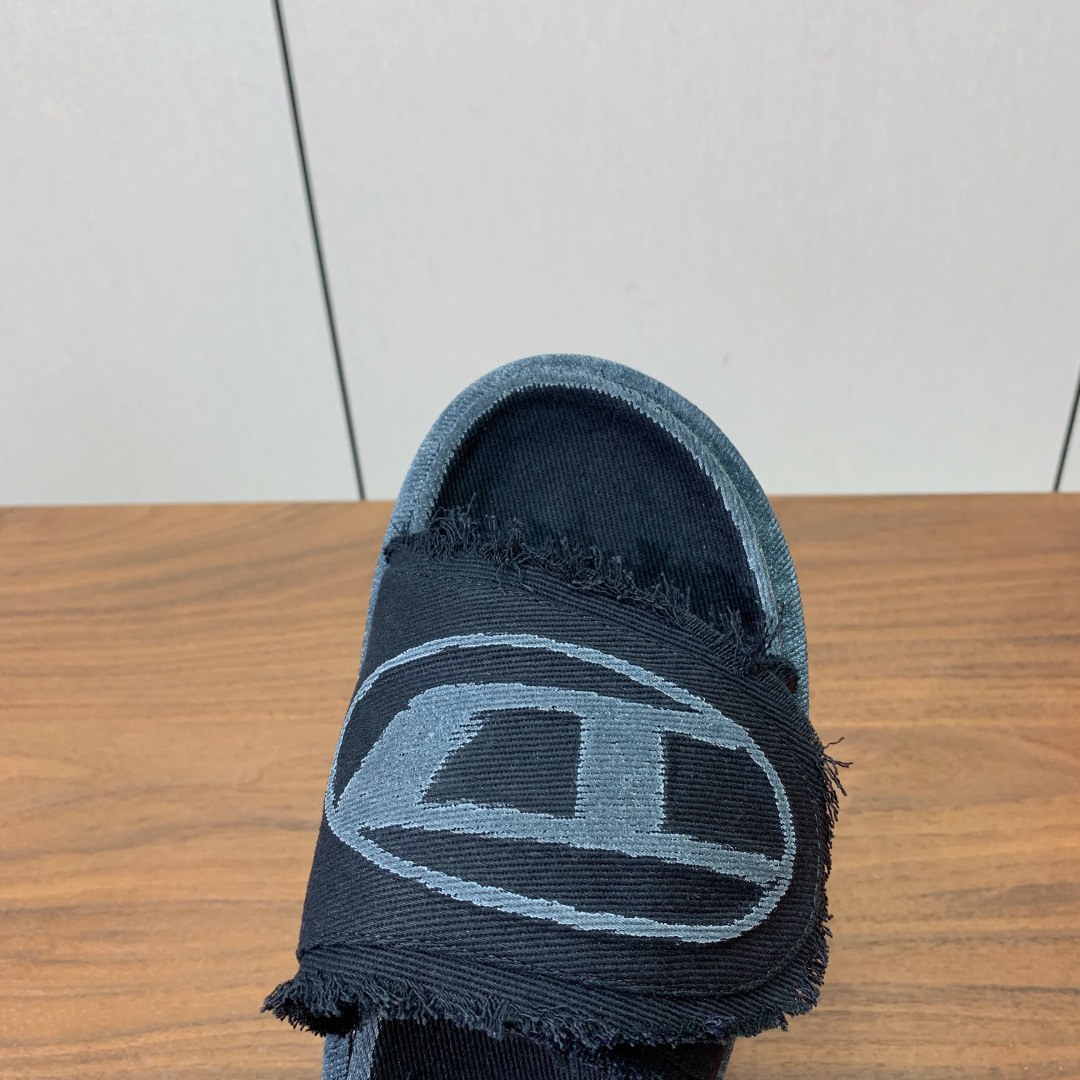 【Diesel】牛仔布拖鞋。一整个狂拽酷炫住了！鞋面牛仔布，定制大底。码数：35-40（40定制不退换）