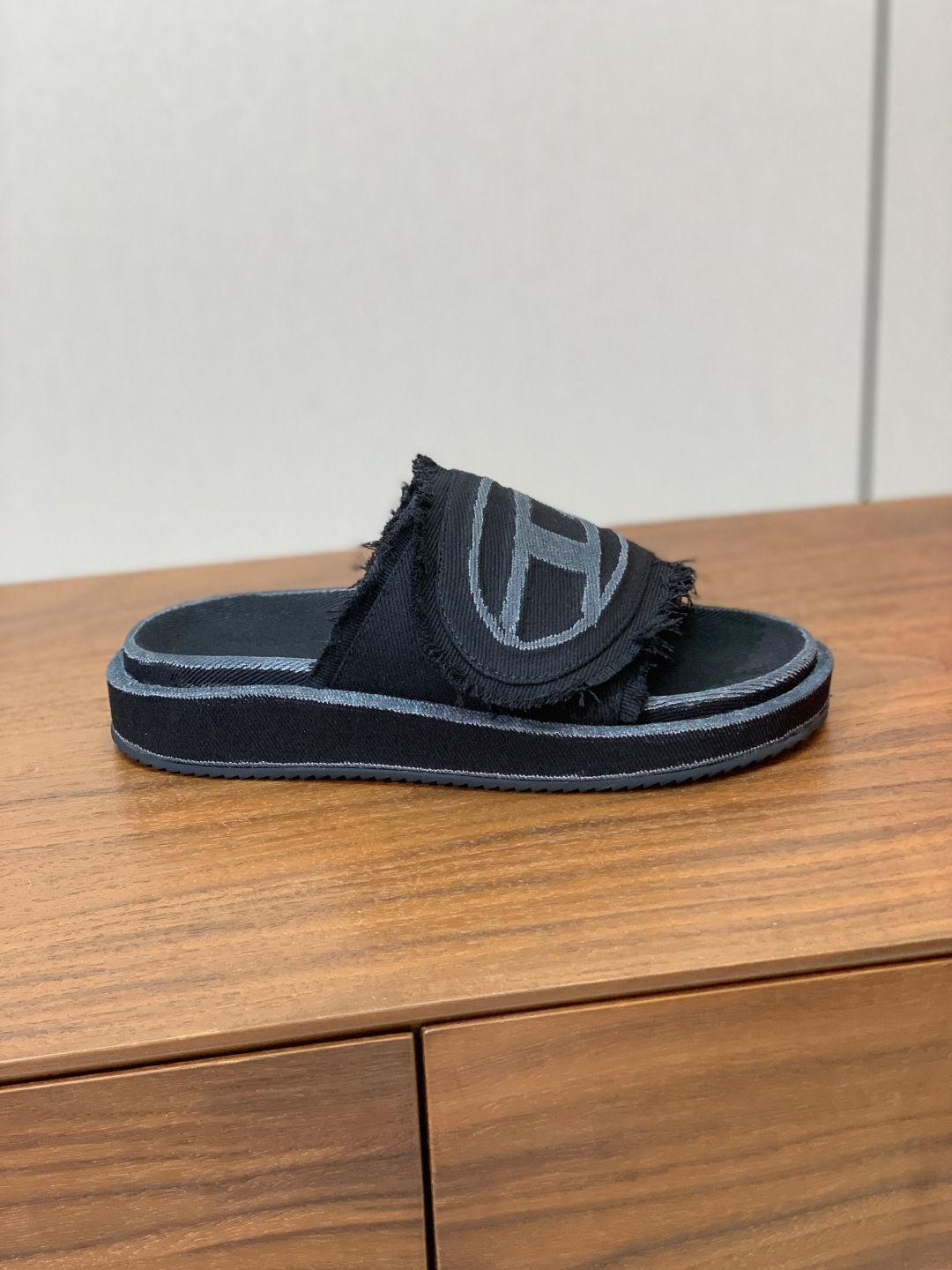 【Diesel】牛仔布拖鞋。一整个狂拽酷炫住了！鞋面牛仔布，定制大底。码数：35-40（40定制不退换）