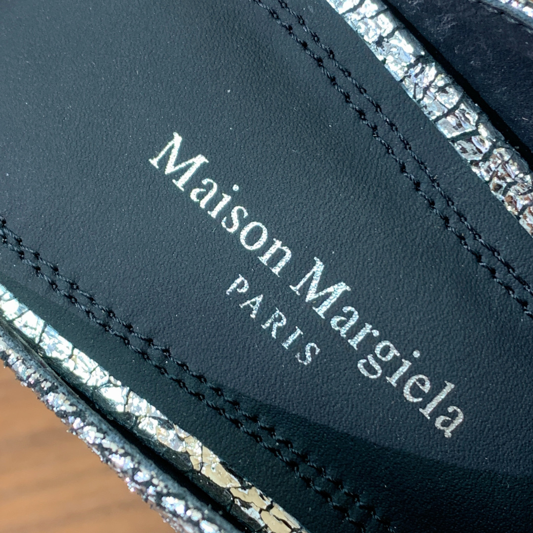 【Maison Margie*a】玛吉拉高跟拖鞋。复古韵味，显瘦百搭。鞋面牛皮、爆裂皮。羊皮内里及垫脚。