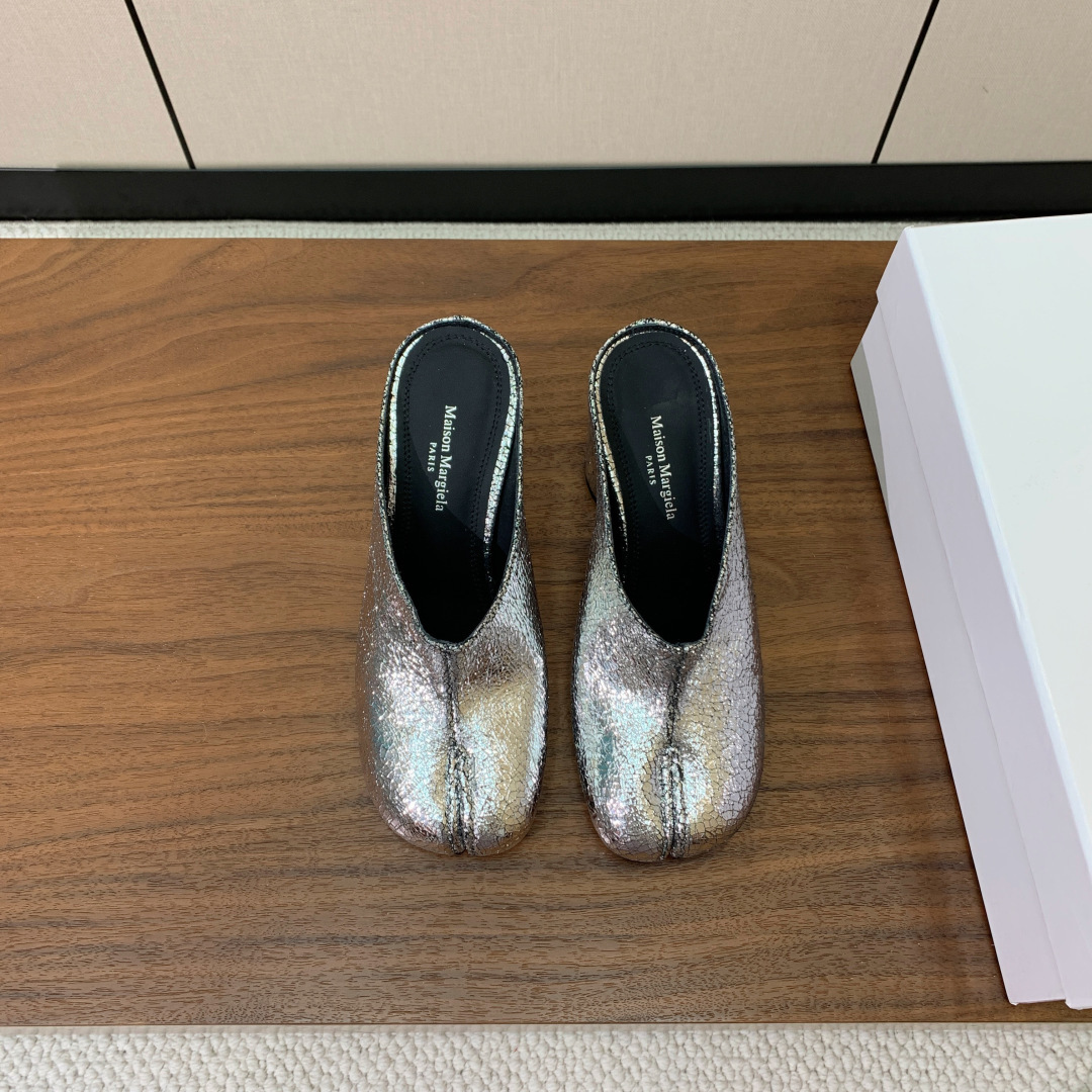 NO:816099,[Maison Margie*a] Margie high-heeled slippers. Retro charm, slimming and versatile. Upper cowhide, burst leather. Sheepskin lining and feet. Genuine leather outsole. Heel height 7cm. Size 35-42 (40, 41, 42 customized, non-returnable), split-toe shoes, slippers, cowhide, sheepskin, Leather soles19860909【Maison Margie*a】玛吉拉高跟拖鞋.复古韵味,显瘦百搭.鞋面牛皮、爆裂皮.羊皮内里及垫脚.真皮大底.跟高7cm 码数35-42（40、41、42订做不退换）,分趾鞋,slippers,cowhide,sheepskin,Leather soles,Women's Shoes