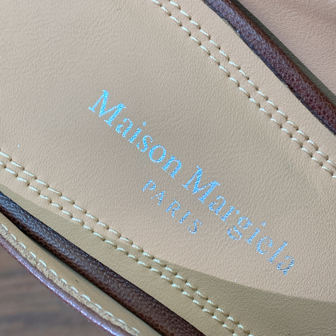【Maison Margie*a】玛吉拉高跟拖鞋。复古韵味，显瘦百搭。鞋面牛皮、爆裂皮。羊皮内里及垫脚。