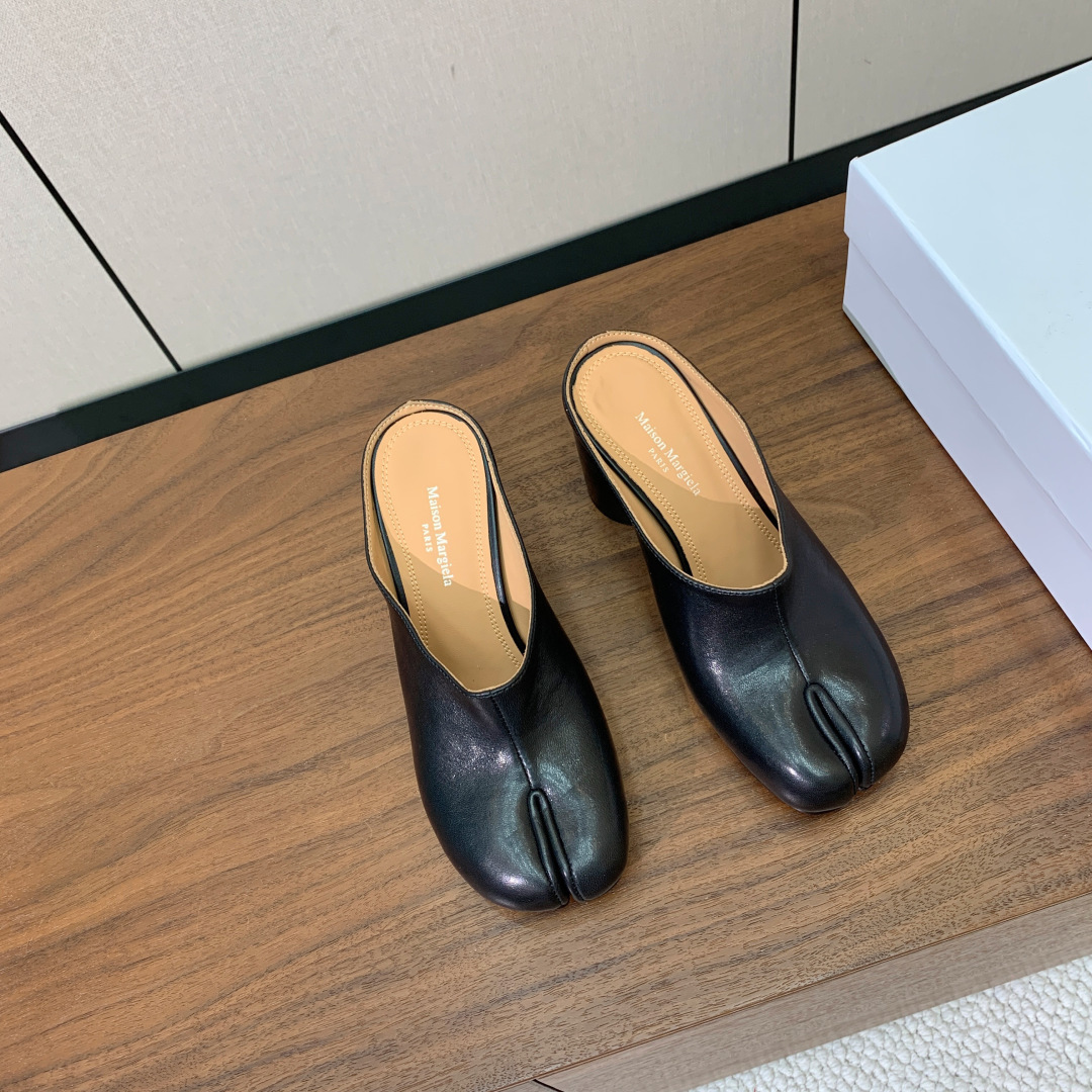 【Maison Margie*a】玛吉拉高跟拖鞋。复古韵味，显瘦百搭。鞋面牛皮、爆裂皮。羊皮内里及垫脚。