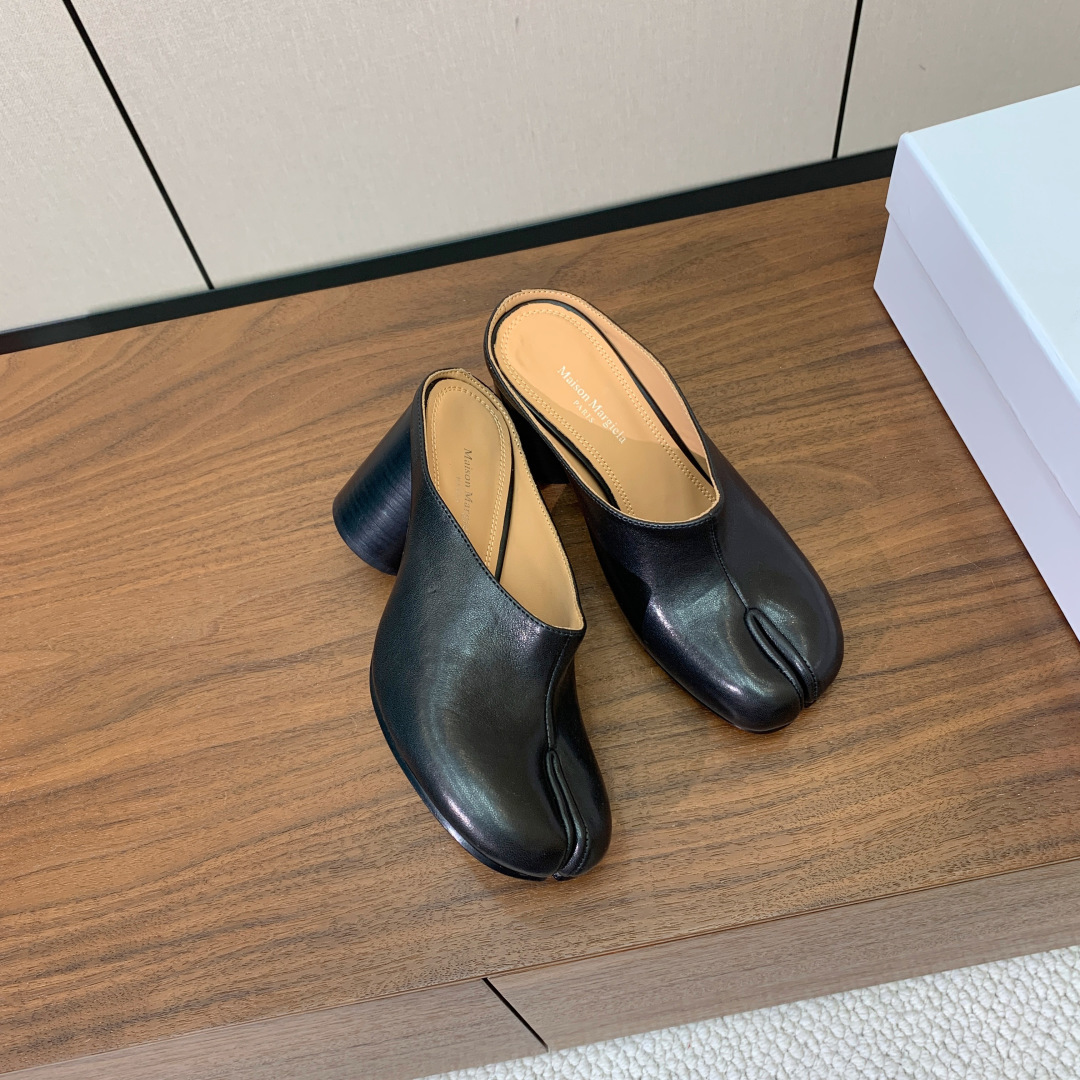 【Maison Margie*a】玛吉拉高跟拖鞋。复古韵味，显瘦百搭。鞋面牛皮、爆裂皮。羊皮内里及垫脚。