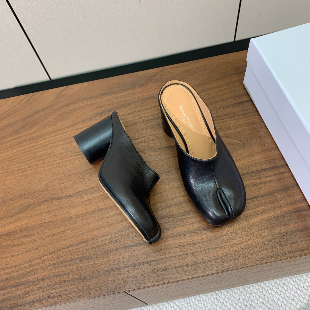【Maison Margie*a】玛吉拉高跟拖鞋。复古韵味，显瘦百搭。鞋面牛皮、爆裂皮。羊皮内里及垫脚。