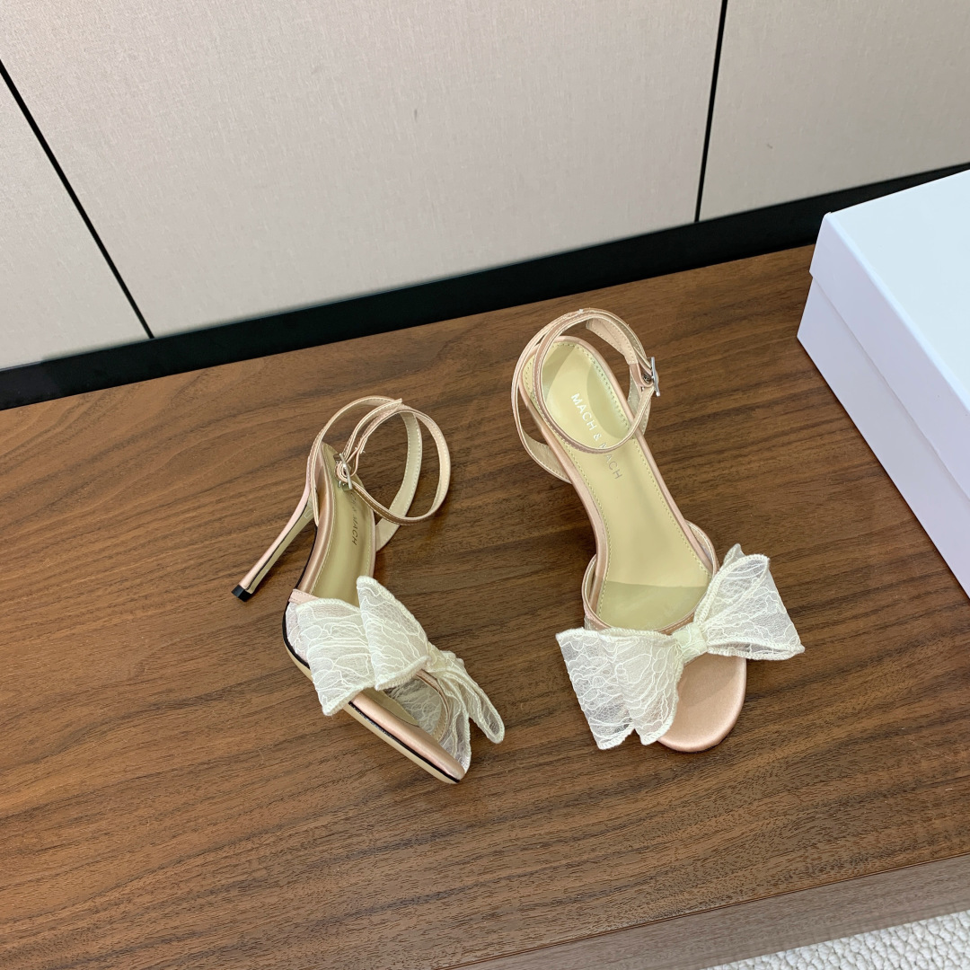 【Mach＆Mach】蝴蝶结真丝凉鞋。简约气质款式。鞋面真丝，羊皮内里，真皮大底。跟高9cm码数：35-