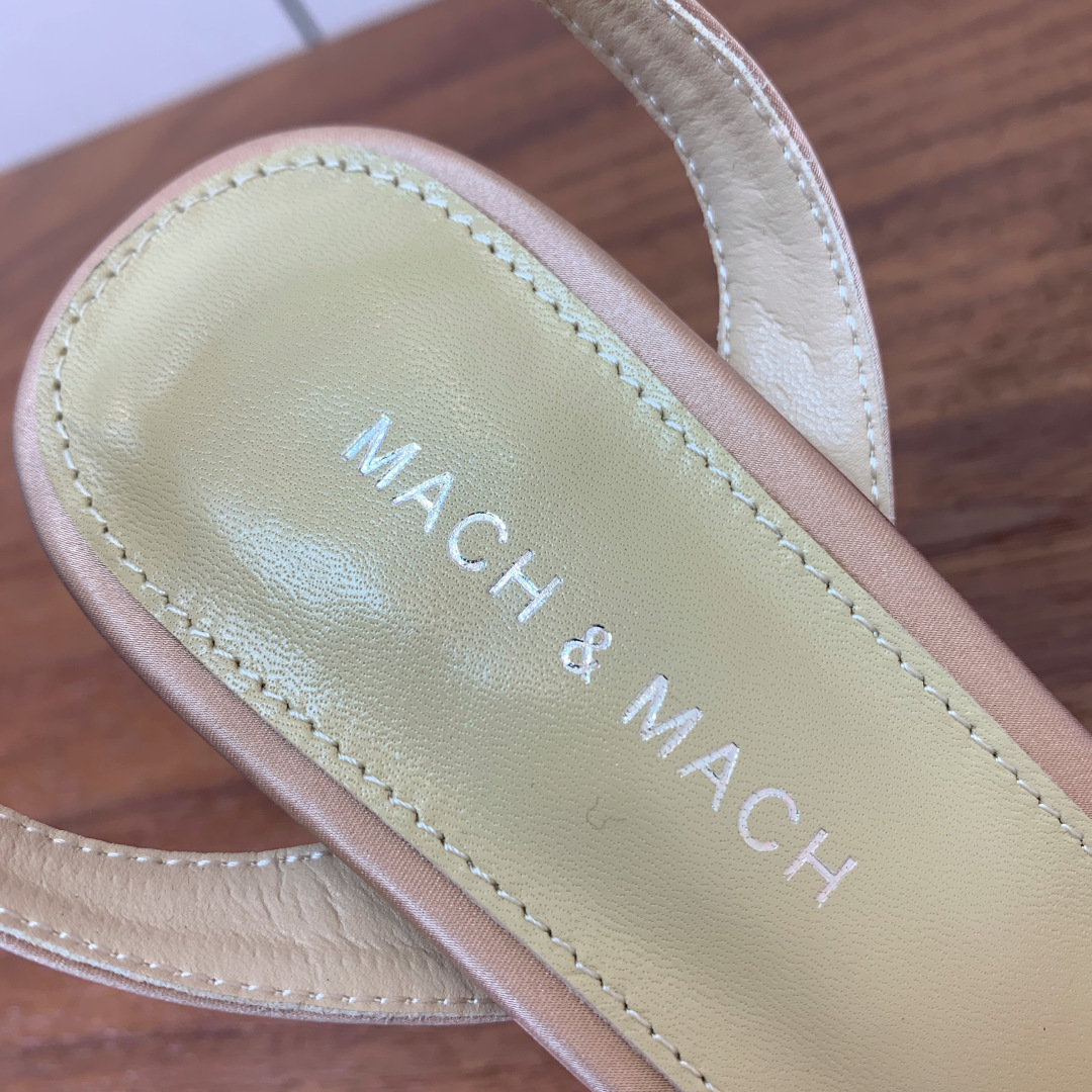 【Mach＆Mach】蝴蝶结真丝凉鞋。简约气质款式。鞋面真丝，羊皮内里，真皮大底。跟高9cm码数：35-