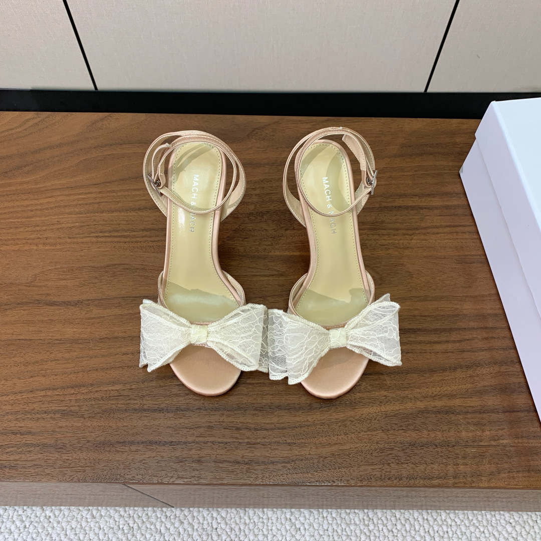 【Mach＆Mach】蝴蝶结真丝凉鞋。简约气质款式。鞋面真丝，羊皮内里，真皮大底。跟高9cm码数：35-