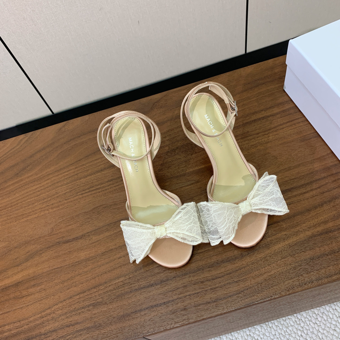 【Mach＆Mach】蝴蝶结真丝凉鞋。简约气质款式。鞋面真丝，羊皮内里，真皮大底。跟高9cm码数：35-