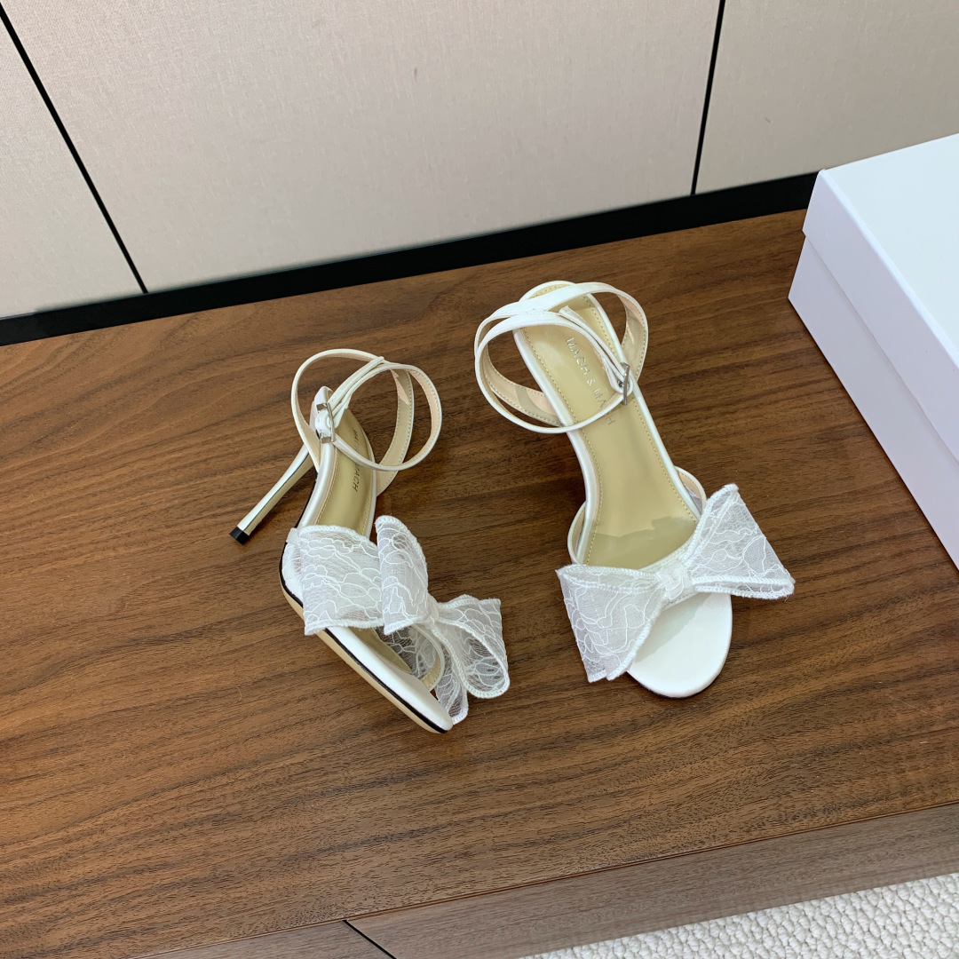 【Mach＆Mach】蝴蝶结真丝凉鞋。简约气质款式。鞋面真丝，羊皮内里，真皮大底。跟高9cm码数：35-