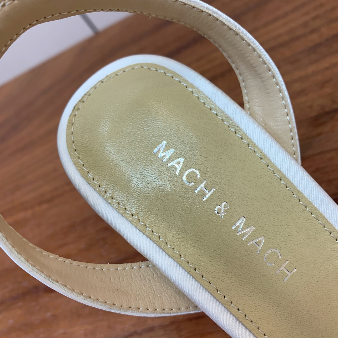【Mach＆Mach】蝴蝶结真丝凉鞋。简约气质款式。鞋面真丝，羊皮内里，真皮大底。跟高9cm码数：35-