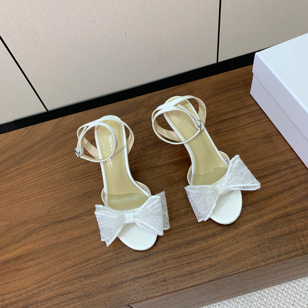 【Mach＆Mach】蝴蝶结真丝凉鞋。简约气质款式。鞋面真丝，羊皮内里，真皮大底。跟高9cm码数：35-
