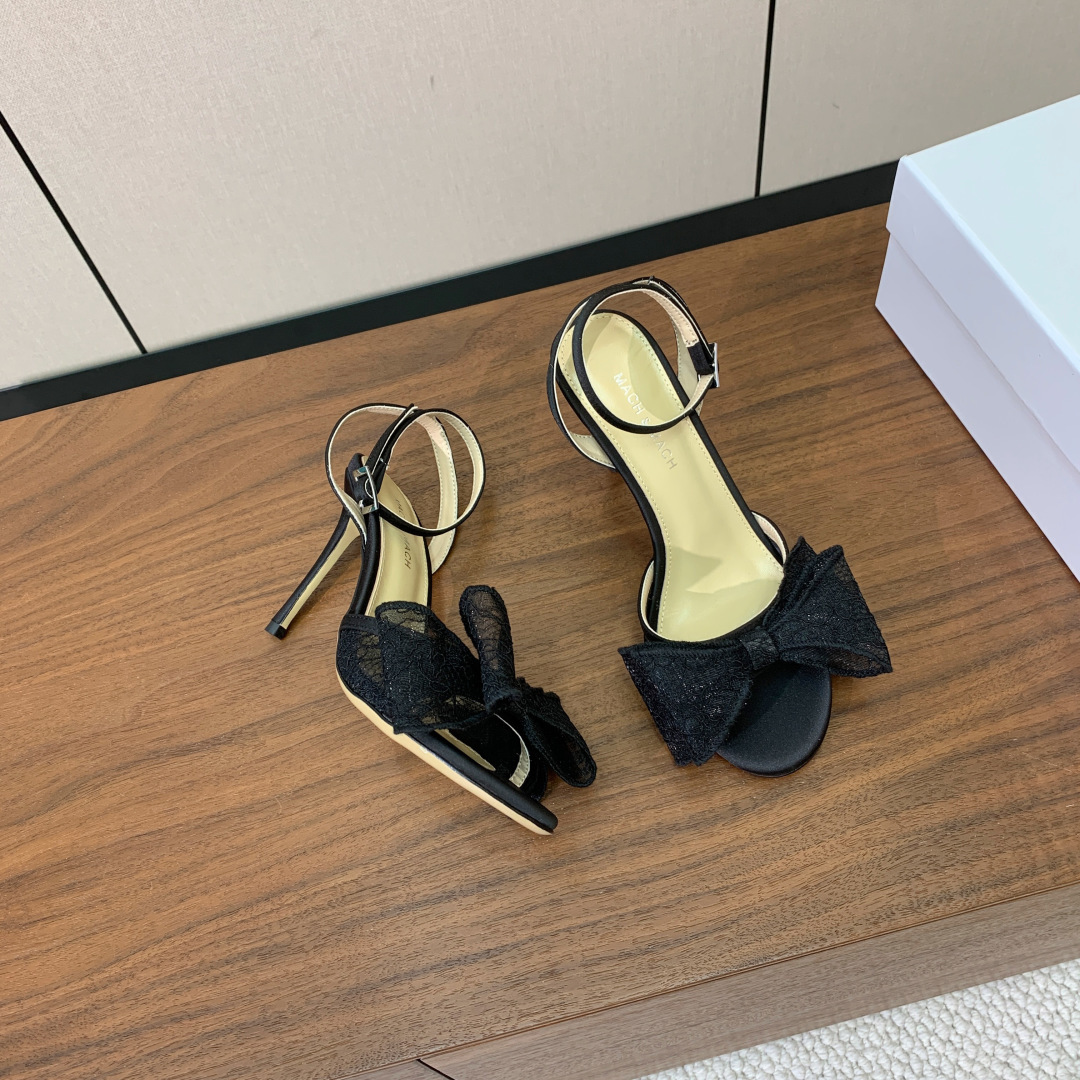 【Mach＆Mach】蝴蝶结真丝凉鞋。简约气质款式。鞋面真丝，羊皮内里，真皮大底。跟高9cm码数：35-