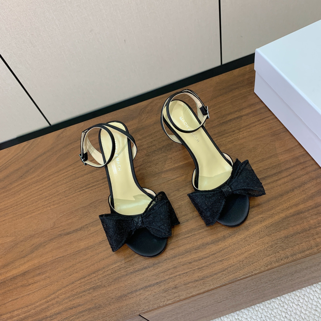 【Mach＆Mach】蝴蝶结真丝凉鞋。简约气质款式。鞋面真丝，羊皮内里，真皮大底。跟高9cm码数：35-