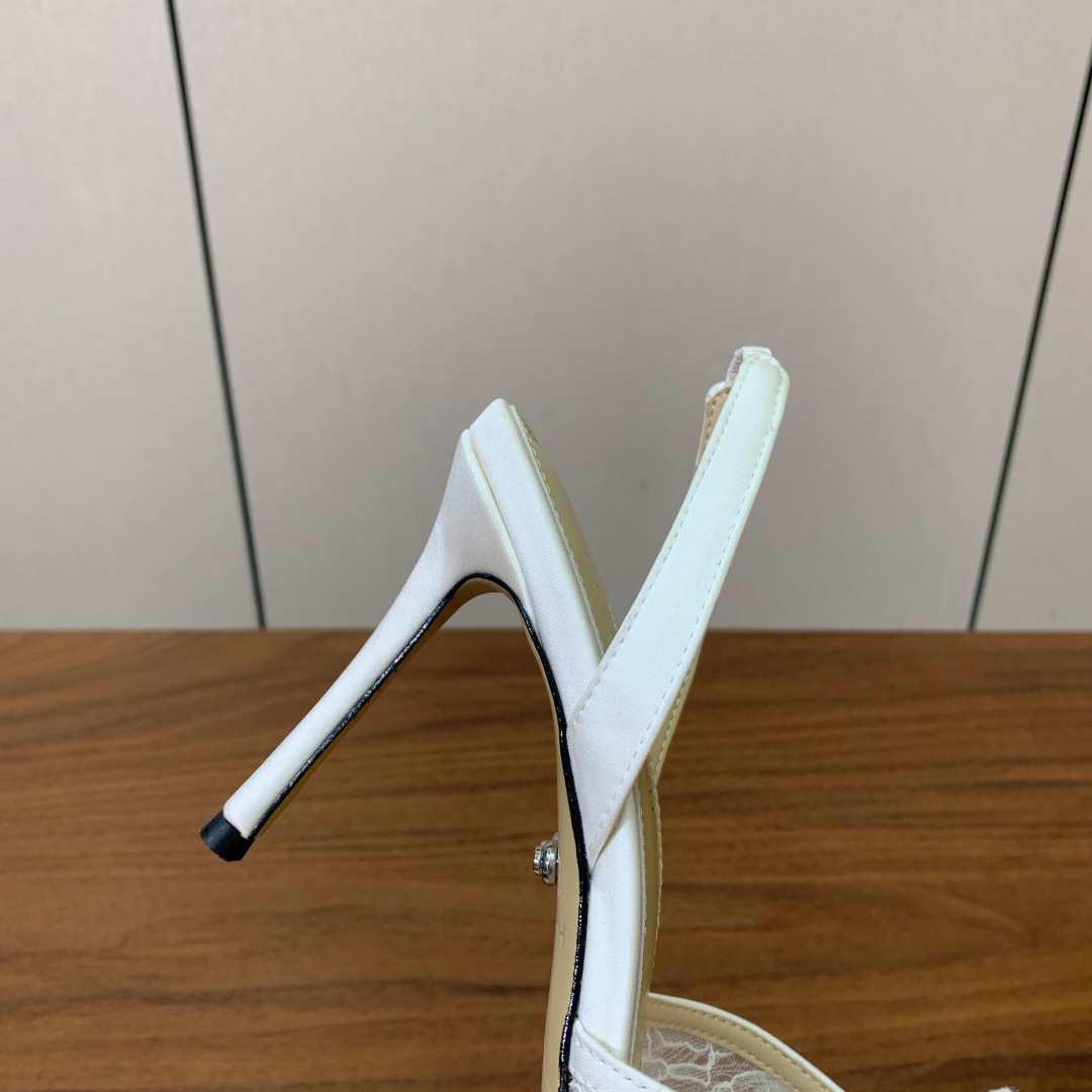 【Mach＆Mach】蝴蝶结蕾丝后空凉鞋。简约气质款式。鞋面蕾丝。羊皮垫脚，真皮大底。有6cm和9cm2