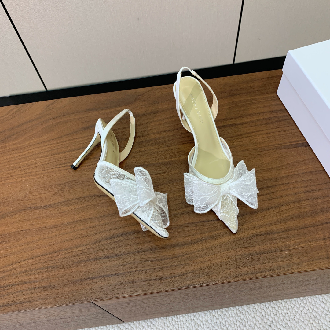 【Mach＆Mach】蝴蝶结蕾丝后空凉鞋。简约气质款式。鞋面蕾丝。羊皮垫脚，真皮大底。有6cm和9cm2