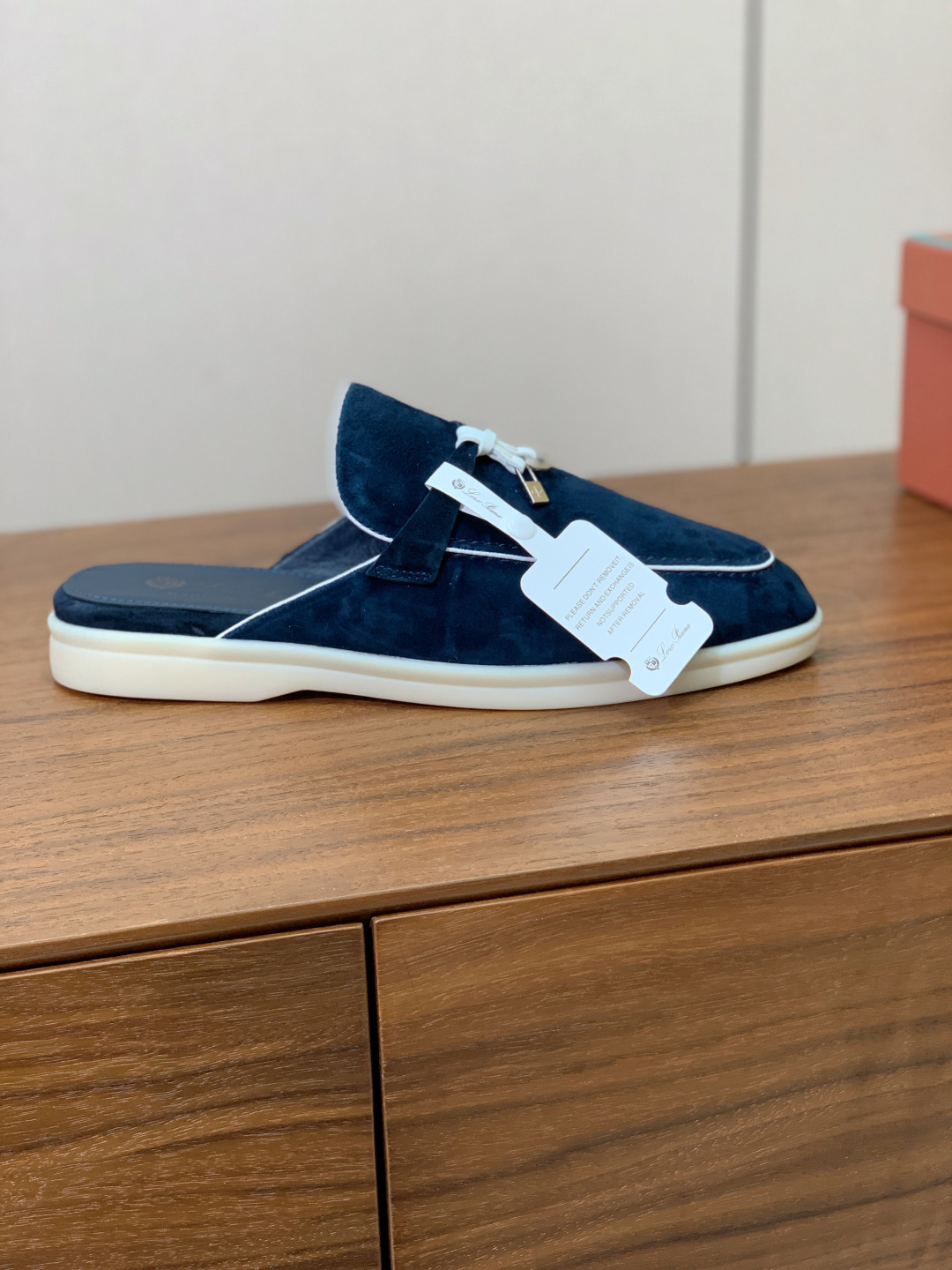 【Loro Piana】锁边包头拖。意大利顶级羊绒复古优雅低调奢华。时尚性与皮料实用性同样兼具依然全网最