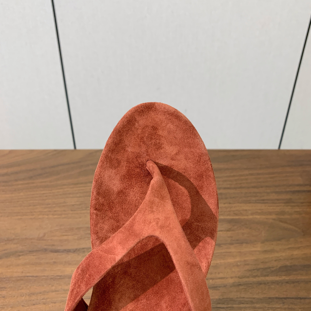 【Loro Piana】情侣款人字拖。意大利顶级羊绒复古优雅低调奢华。时尚性与皮料实用性同样兼具依然全网